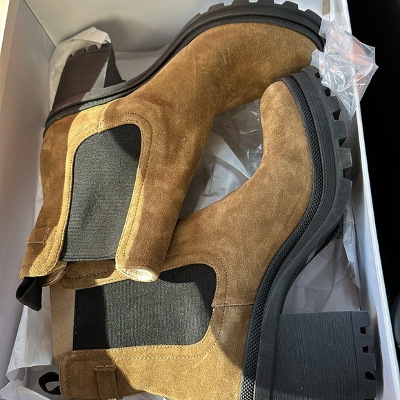 New Veronica Beard Winnie Lug Sole Boots Moss Suede Size with Box - Picture 9 of 9